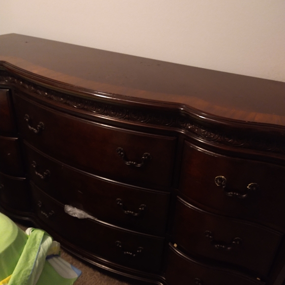 Bedroom sets - Picture 2 of 9